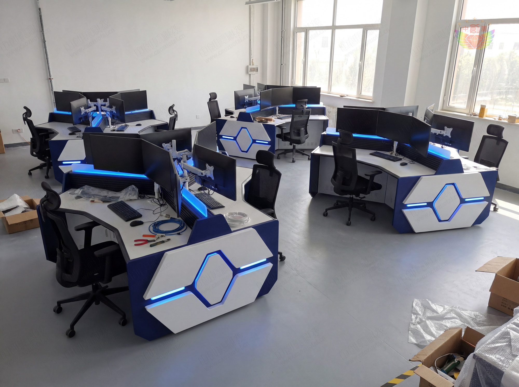 非對稱流線型監控操作臺照片