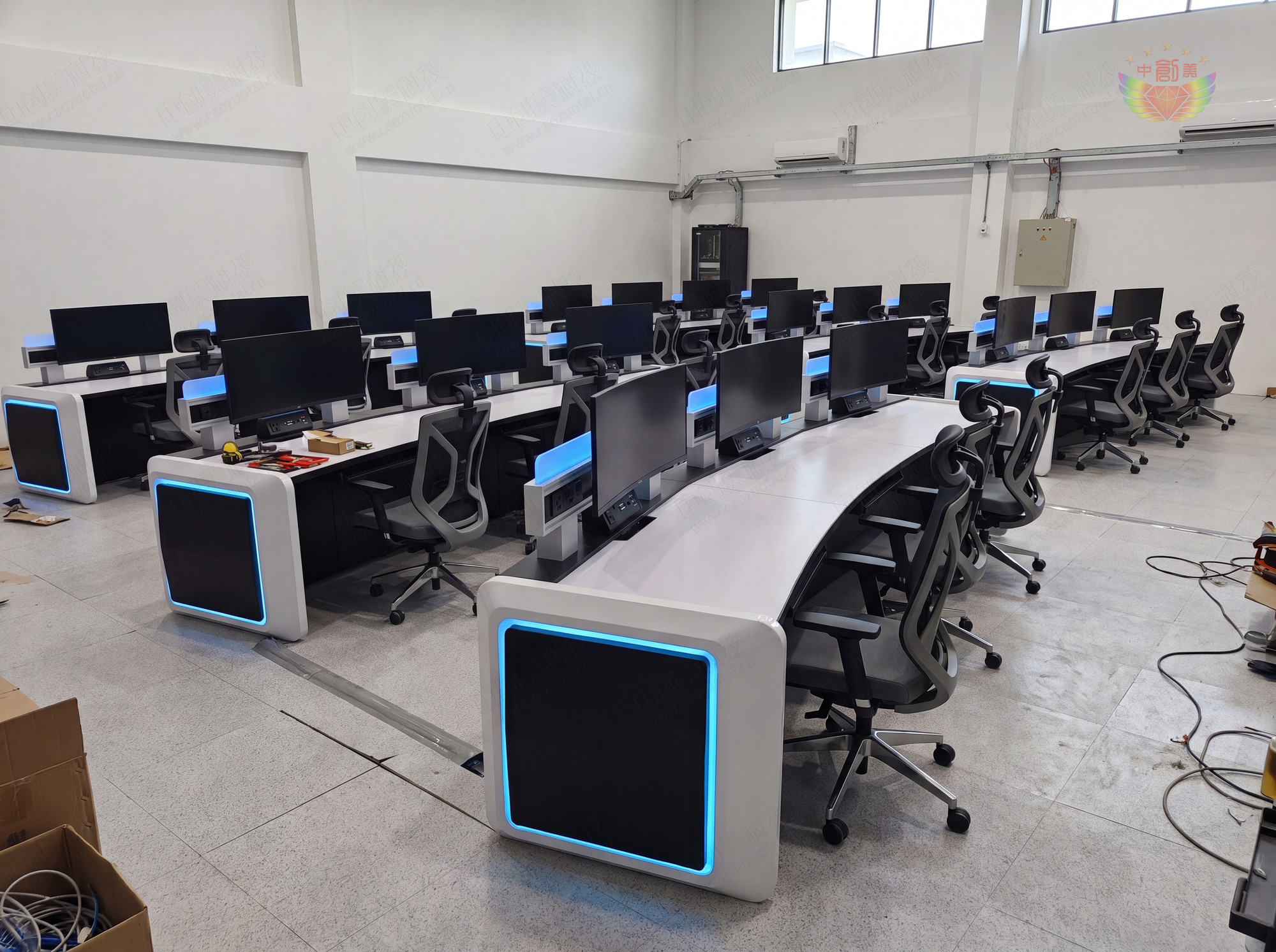 電廠調(diào)度中心弧形操作臺圖片