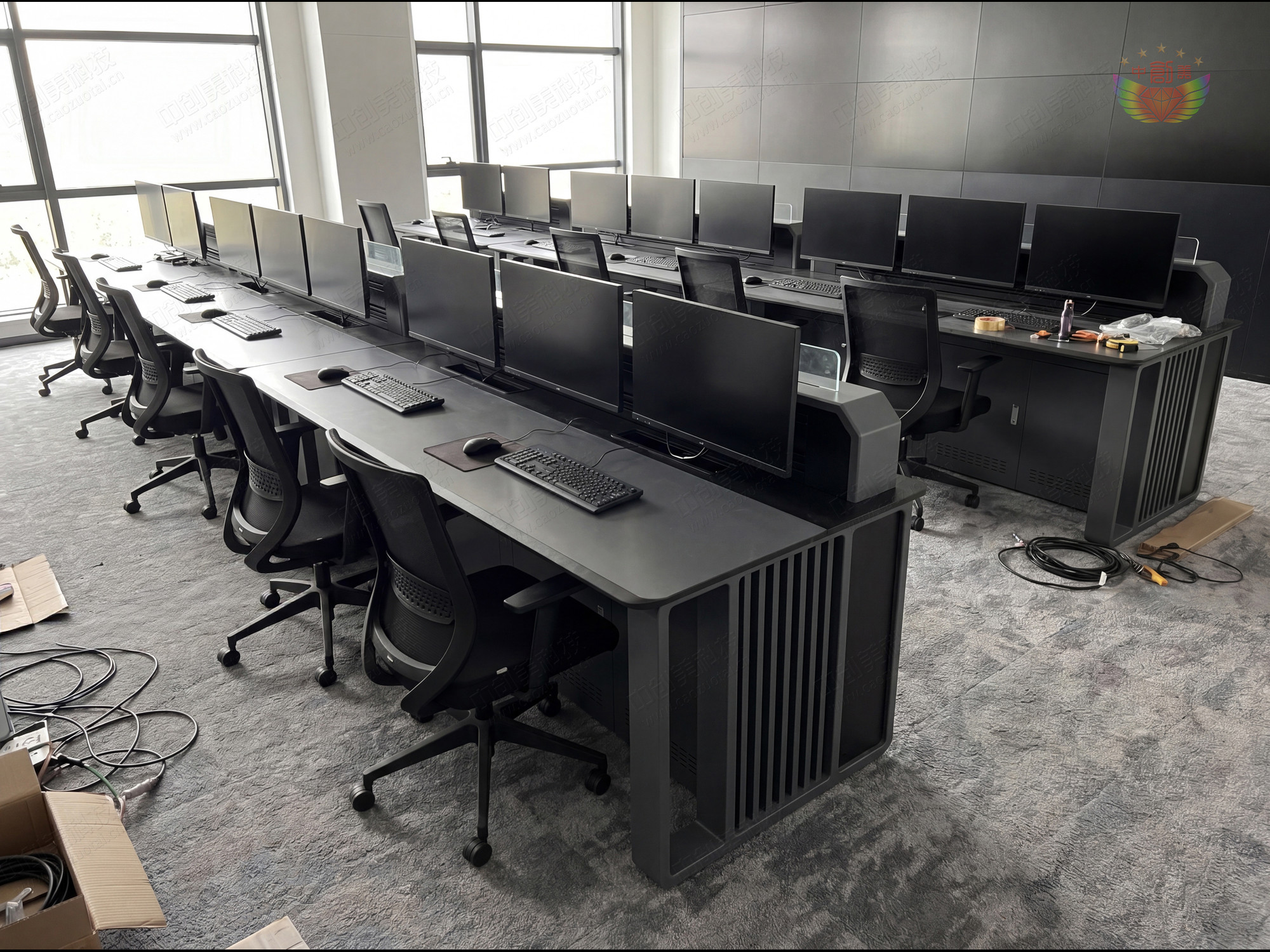 新一代科技風監控操作臺款式圖